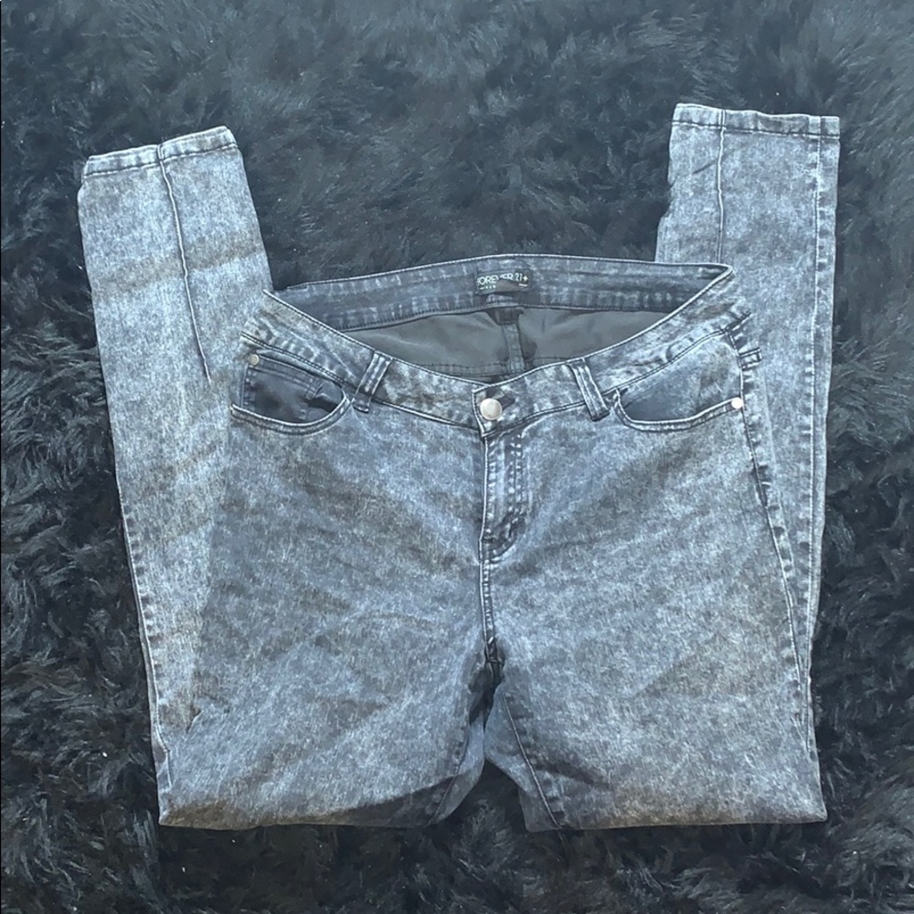 Gray acid wash skinny jeans